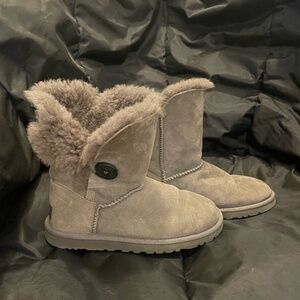 Gray UGG Bailey Button boots - size 6